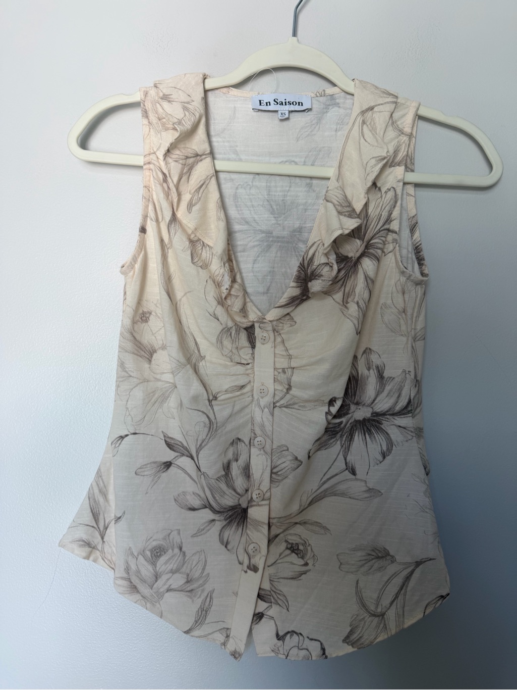 En Saison Cream Floral Button-Front Sleeveless Top